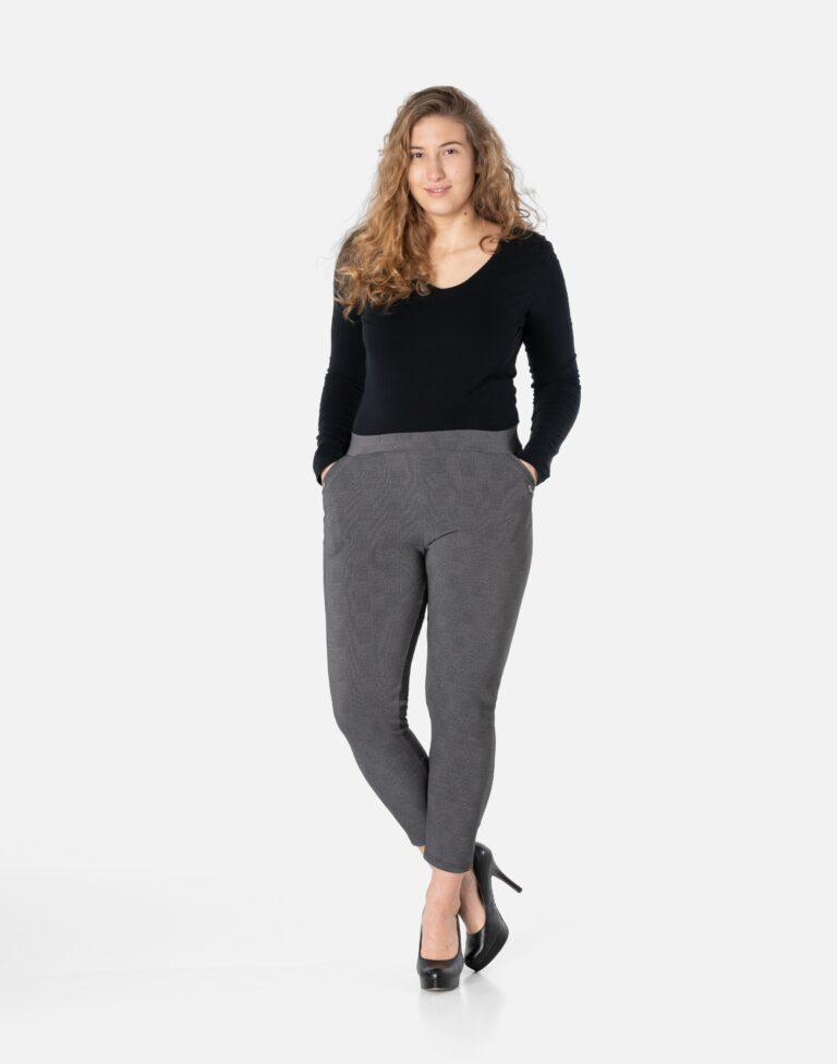 Eleganckie Spodnie Cygaretki 7/8 Damskie 768-7 4XL