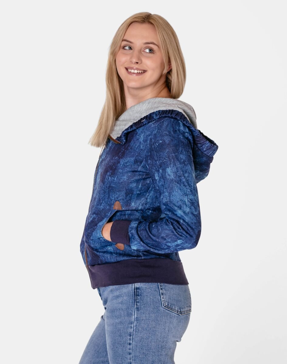 17858160826