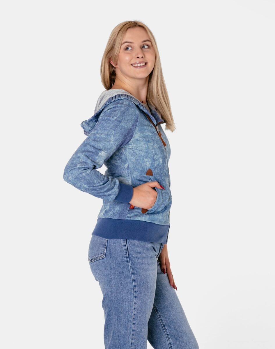 17858315407