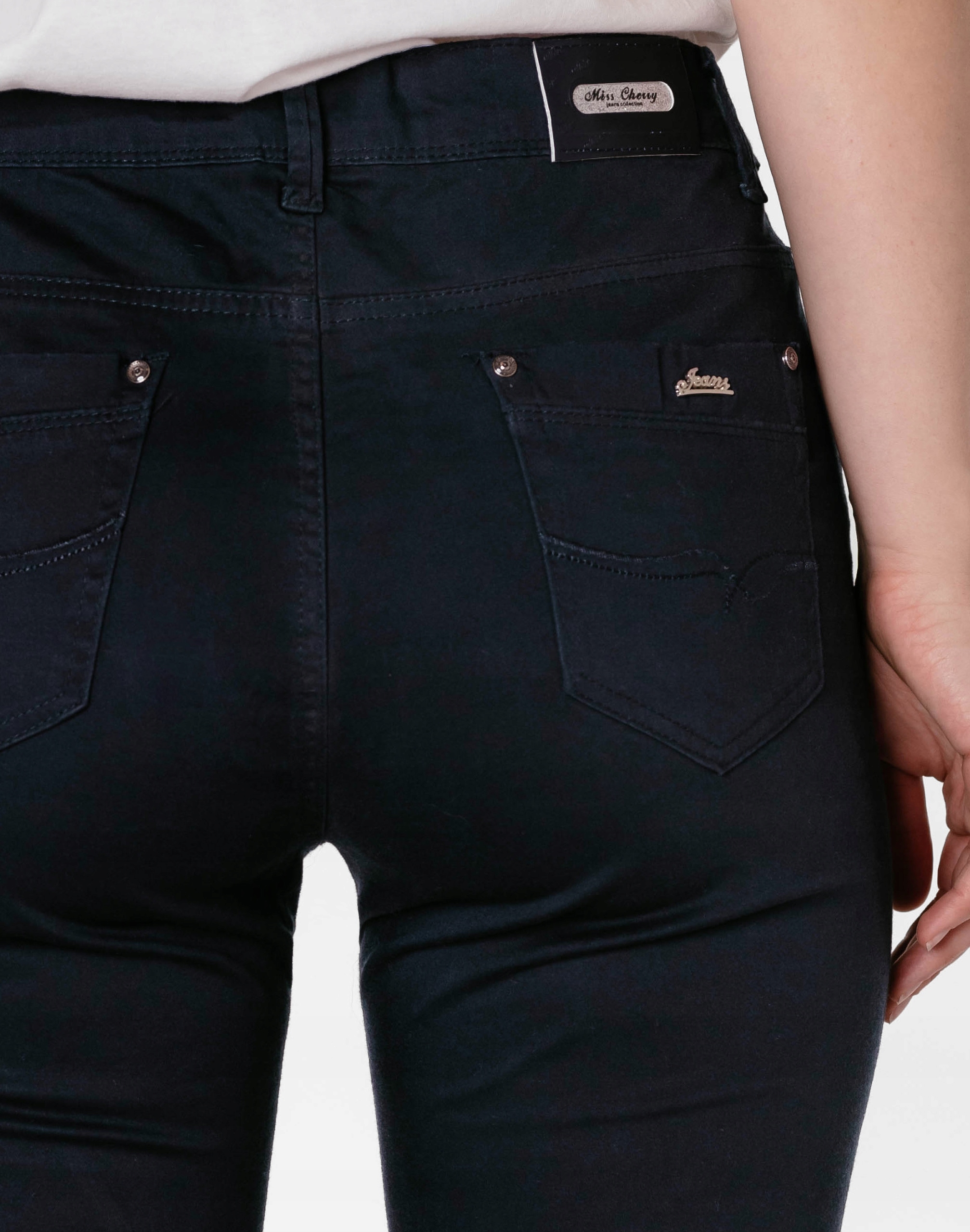 17638512800
